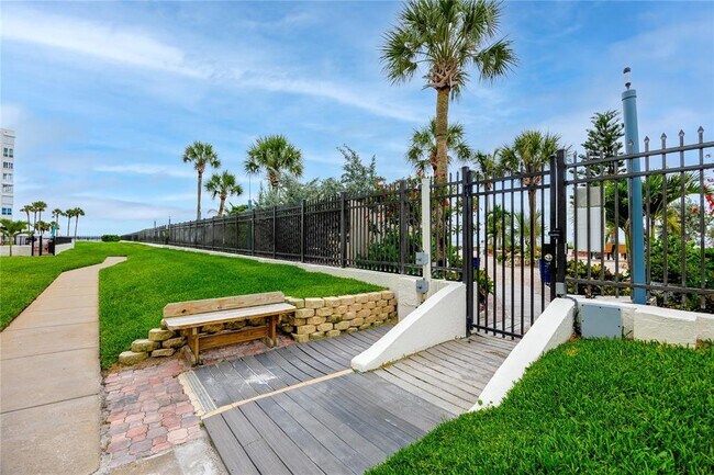 Building Photo - 7100 Sunset Way