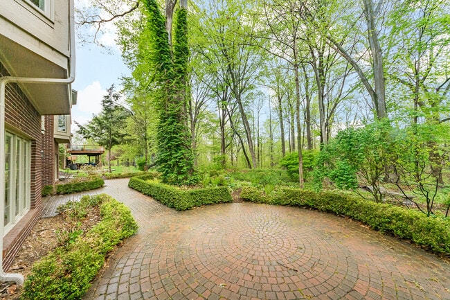 Building Photo - 16646 Brooklane Blvd