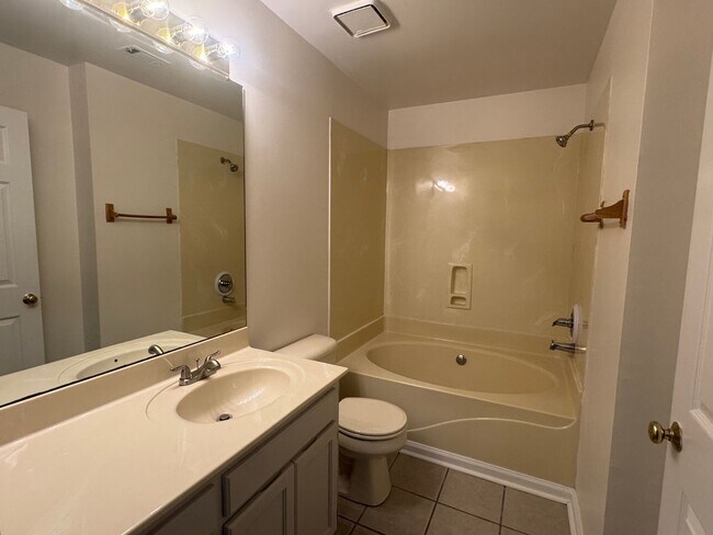 Building Photo - Patio Home with Great Location