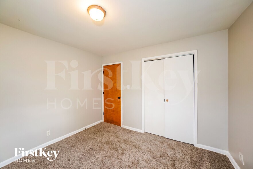 Building Photo - 5909 Nash Ln