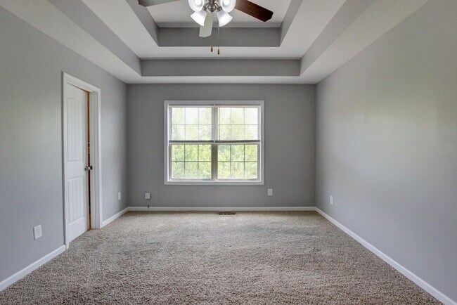 Building Photo - Sweet Splitlevel with Awesome Basement Area