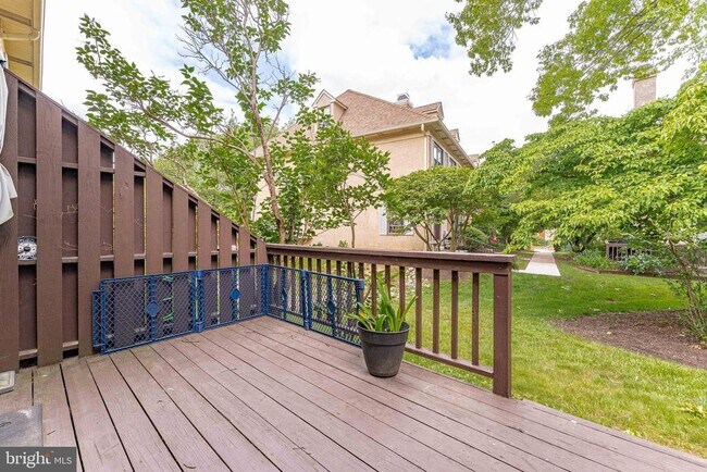 Building Photo - 11 Chateau Cir