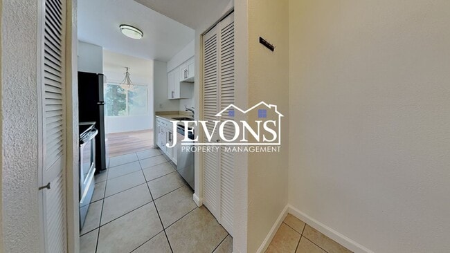 Building Photo - $990 rent credit if you move in by 11/30/25! 2-bedroom home with utilities included near I-405