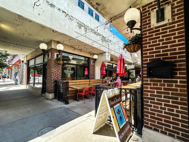 Building Photo - 6207 N Winthrop Ave