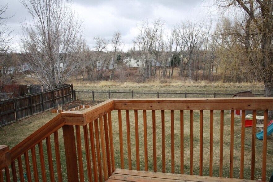 Building Photo - 523 W Hackberry St