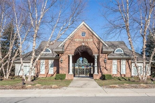 Building Photo - GORGEOUS COMMERCE TOWNSHIP 2 BED/2 BATH MO...