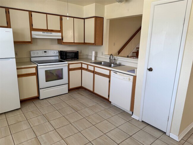 Building Photo - 6604 Tamar Dr