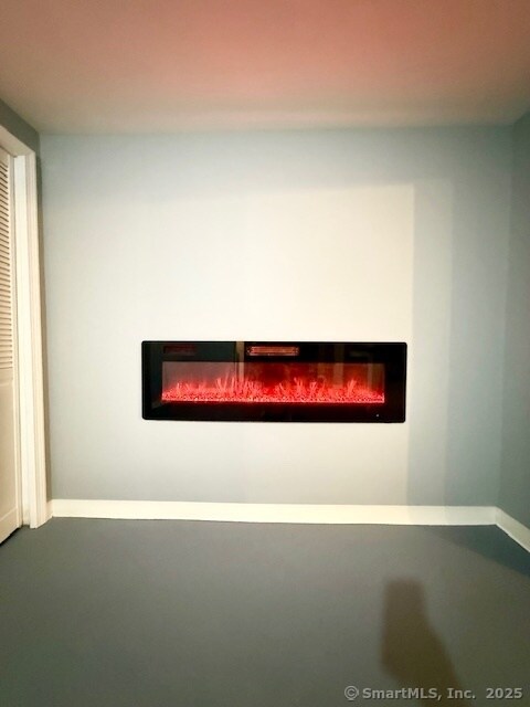 Building Photo - 355 Lounsbury St