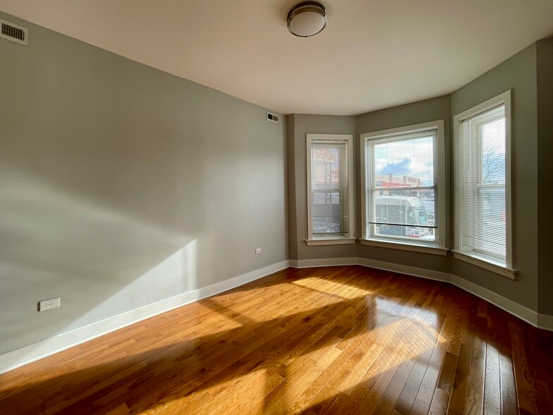 Building Photo - 4736 W Armitage Ave