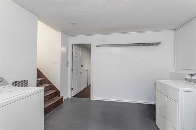 Building Photo - 16 Falconer Ave