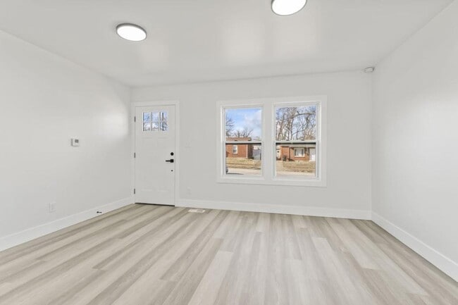 Building Photo - 4142 Meadowdale Dr