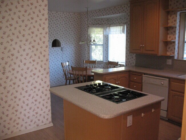 Kitchen Dining Area - 3121 W Wyoming Ave