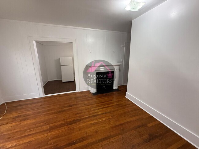 Building Photo - Large one bedroom near ACU