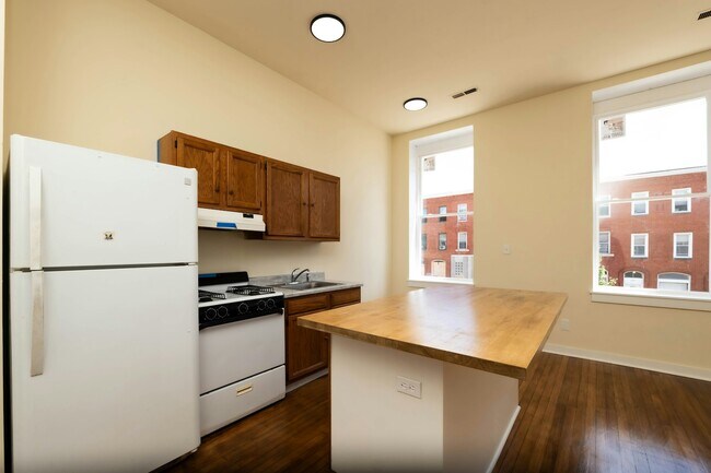 Building Photo - 2102 Maryland Ave