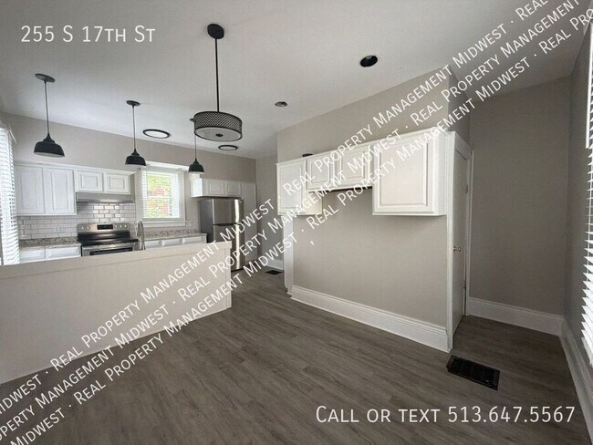 Building Photo - 255 S 17th St