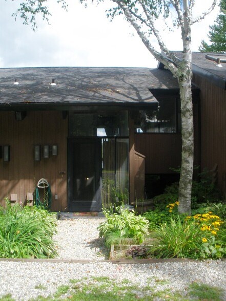 Building Photo - 12 Hillside Ln