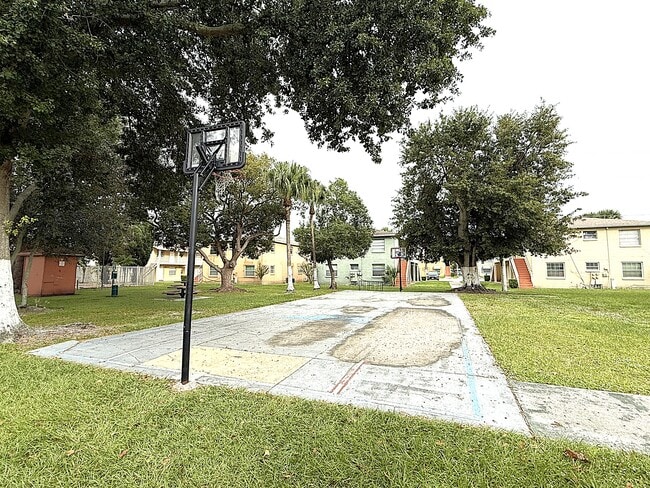 Building Photo - 720 Michigan Ct