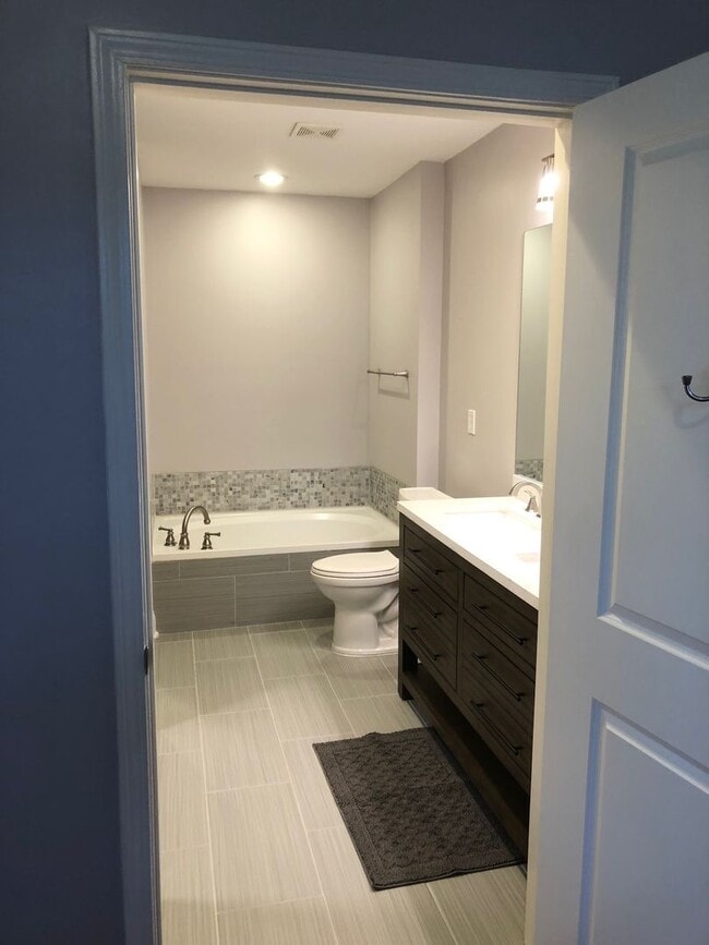 Building Photo - Luxury 2 Bedroom 2 Bath Near USC