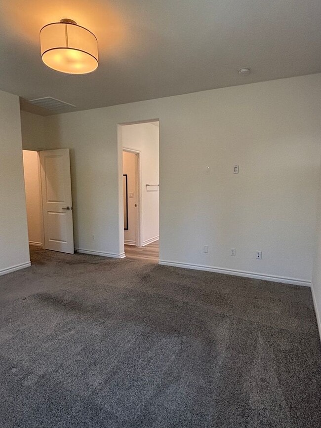 Building Photo - $500 OFF SECOND MONTH RENT SPECIAL!! - Bright Four-Bedroom Townhome in Whittier and Walkable Palm...