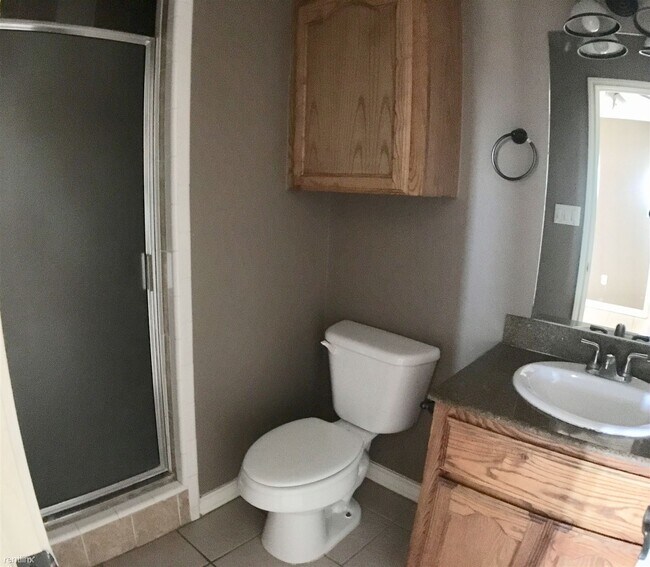 Building Photo - 2 br, 2.5 bath Townhome - 1206 W Fig Ave 2...