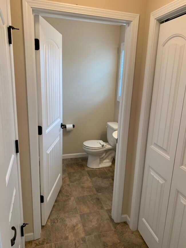 Building Photo - Maryville 37804 - 3 Bedroom, 2.5 Bath Home - Contact Debra Johnson (865) 591-8281