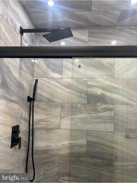 Floor to ceiling glass shower - 320 Loney St