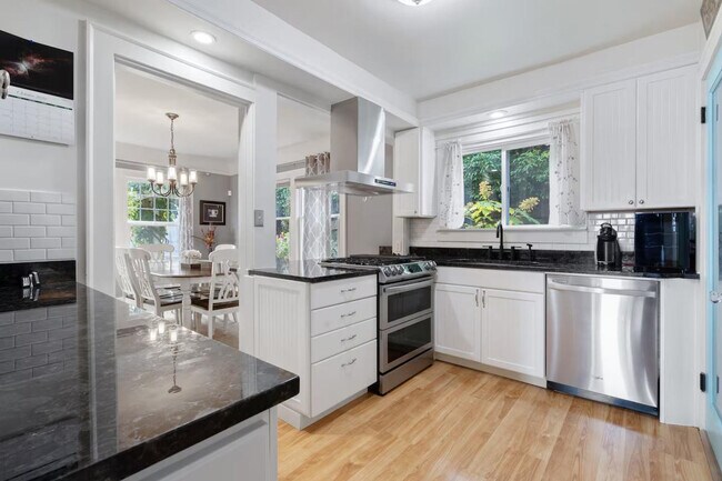 Building Photo - 1514 Bigelow Ave N