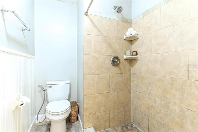 Building Photo - 5126 Martinique Dr