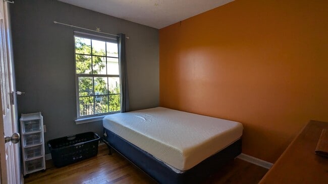 Building Photo - 138 Parkside Dr