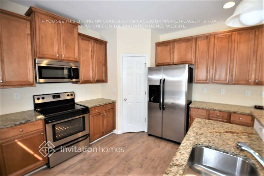 Building Photo - 5519 Chatham Cir NW