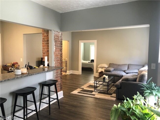 Building Photo - 1387 W 69th St