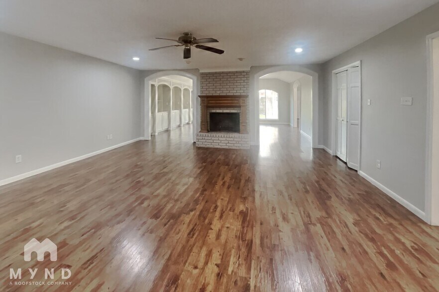 Building Photo - 16915 Misty Creek Dr
