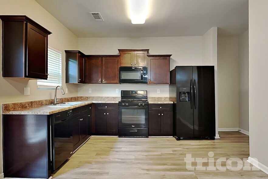 Building Photo - 1042 Sutherland Dr