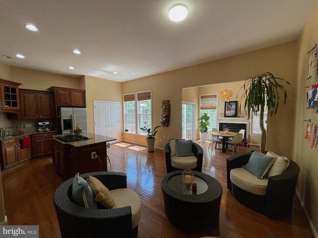 Building Photo - 22098 Avonworth Square