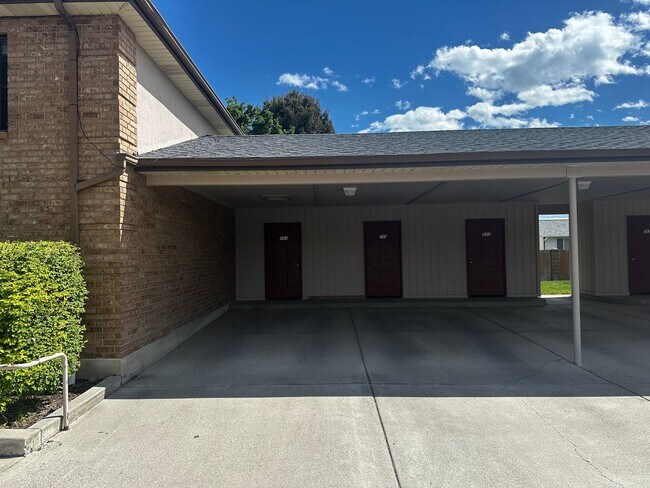 Building Photo - 315 W 620 N
