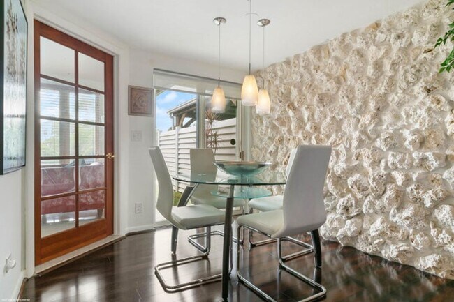 Building Photo - 208 Sims Creek Dr