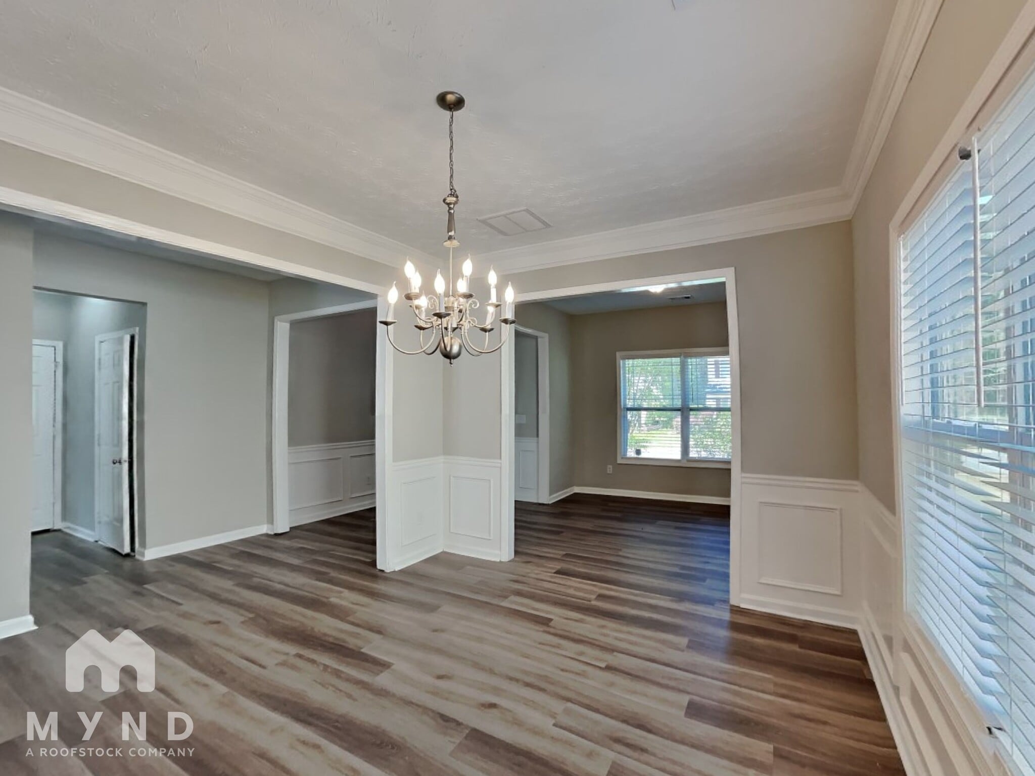 Building Photo - 2250 Village Green Dr