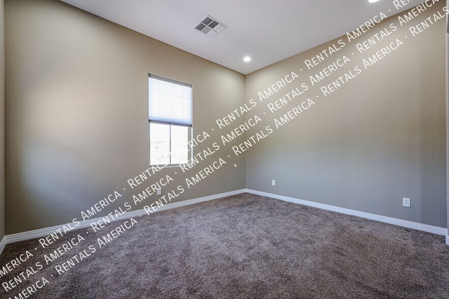 Building Photo - 3325 E Coconino Dr