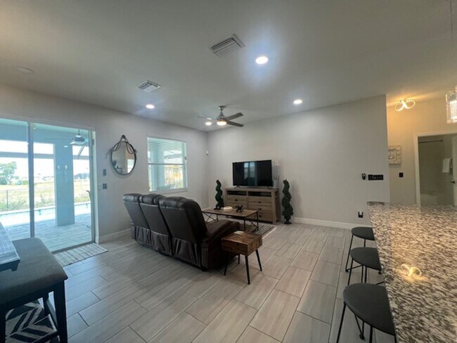 Building Photo - Stunning furnished Pool Home for Rent in N...