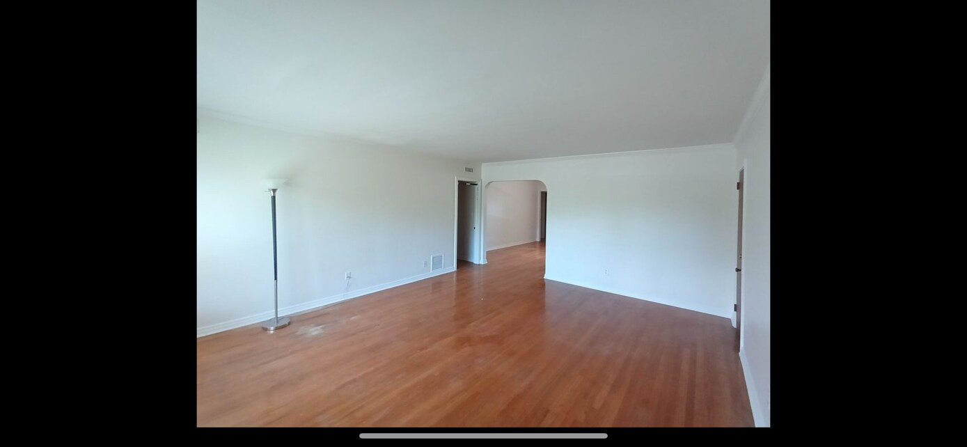 Building Photo - 2943 Saint Johns Ave