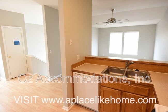 Building Photo - 1151 N Mart-way Dr