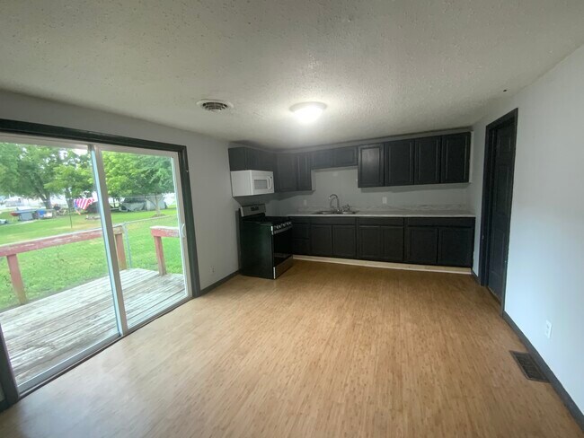 Building Photo - 707 Lawndale Ave