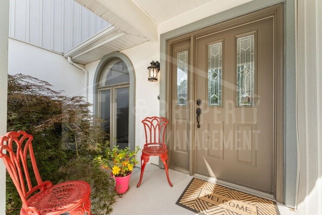 Building Photo - Beautifully updated 4-bedroom, 3-bath duplex in Branson!