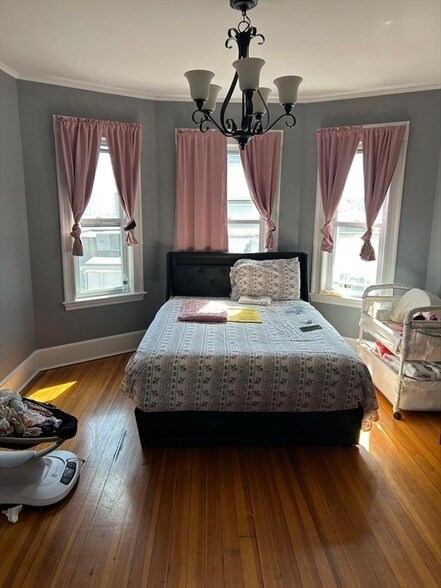 Building Photo - 91 Pomona St