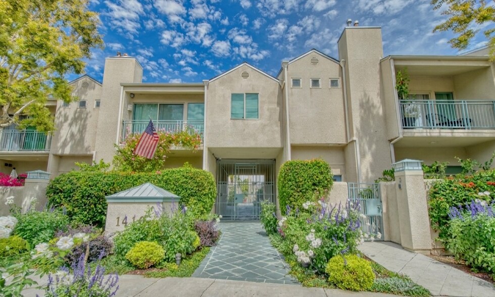 Building Photo - 14101 Dickens St