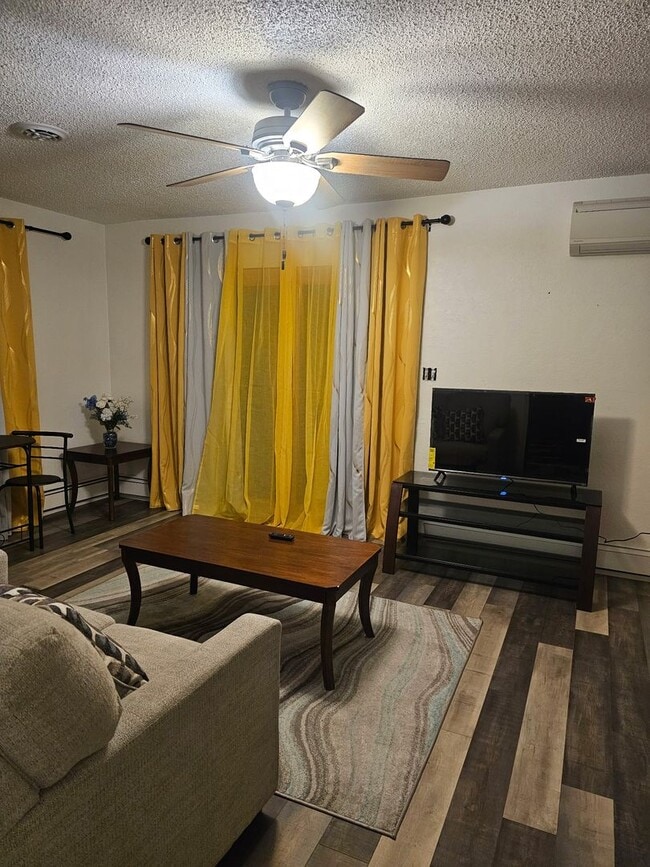 Building Photo - 1207 2nd St SW