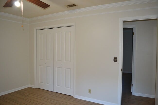 Building Photo - 222 Mary St