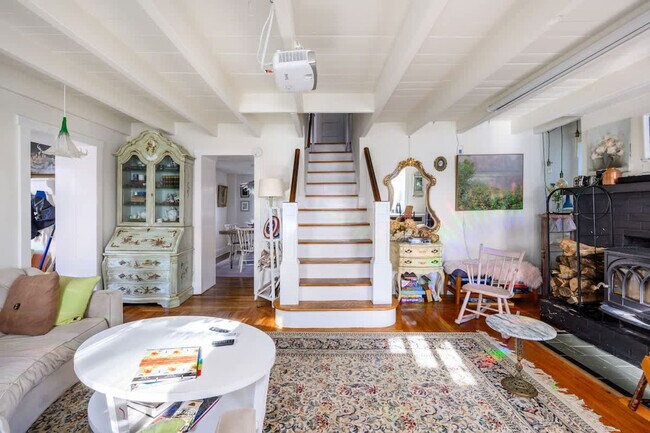 Building Photo - 54 River Dr