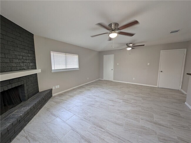 Building Photo - 6613 Rhine Dr