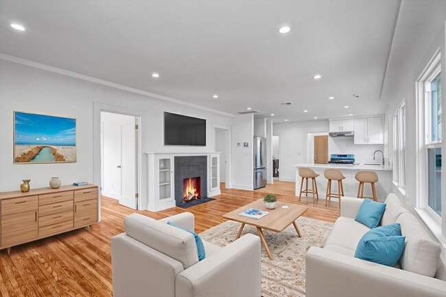 Building Photo - 1413 E 76th Pl